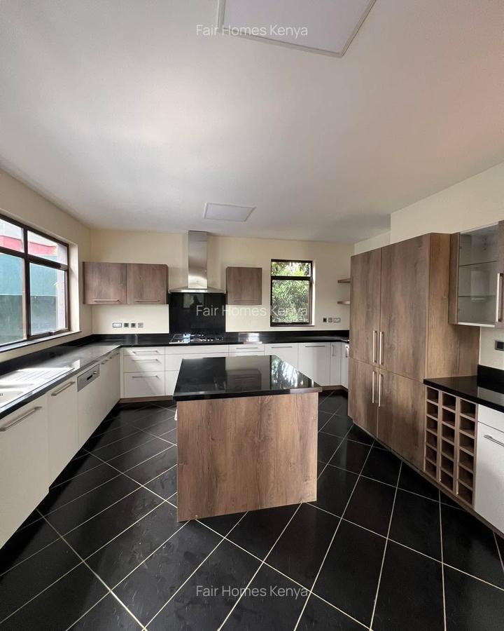 5 Bed Townhouse with En Suite at Elmolo Drive - 7