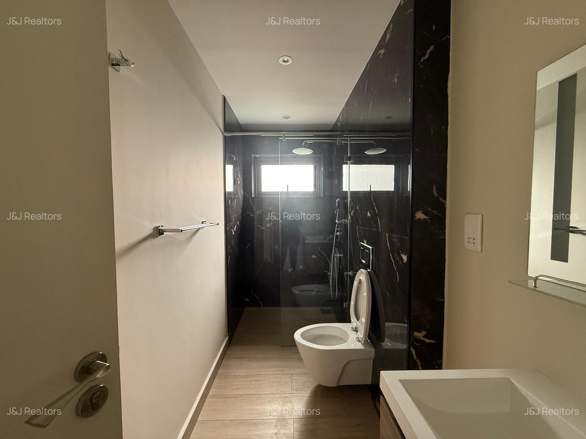 2 Bed Apartment with En Suite in Riverside - 12