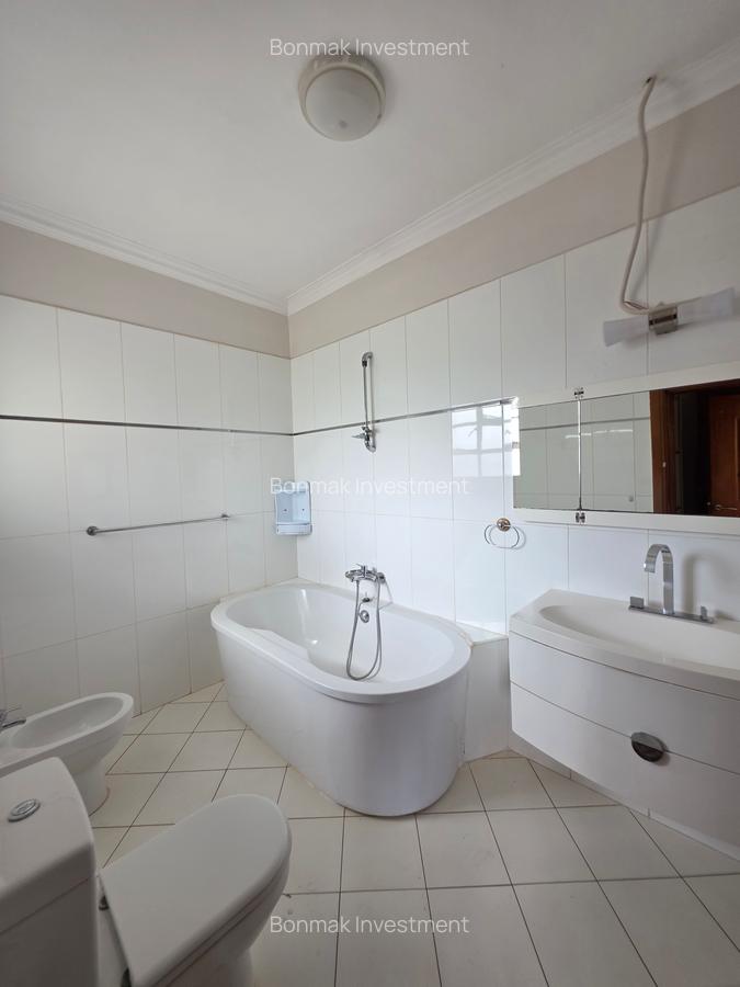 4 Bed House with En Suite at Old Runda. - 18
