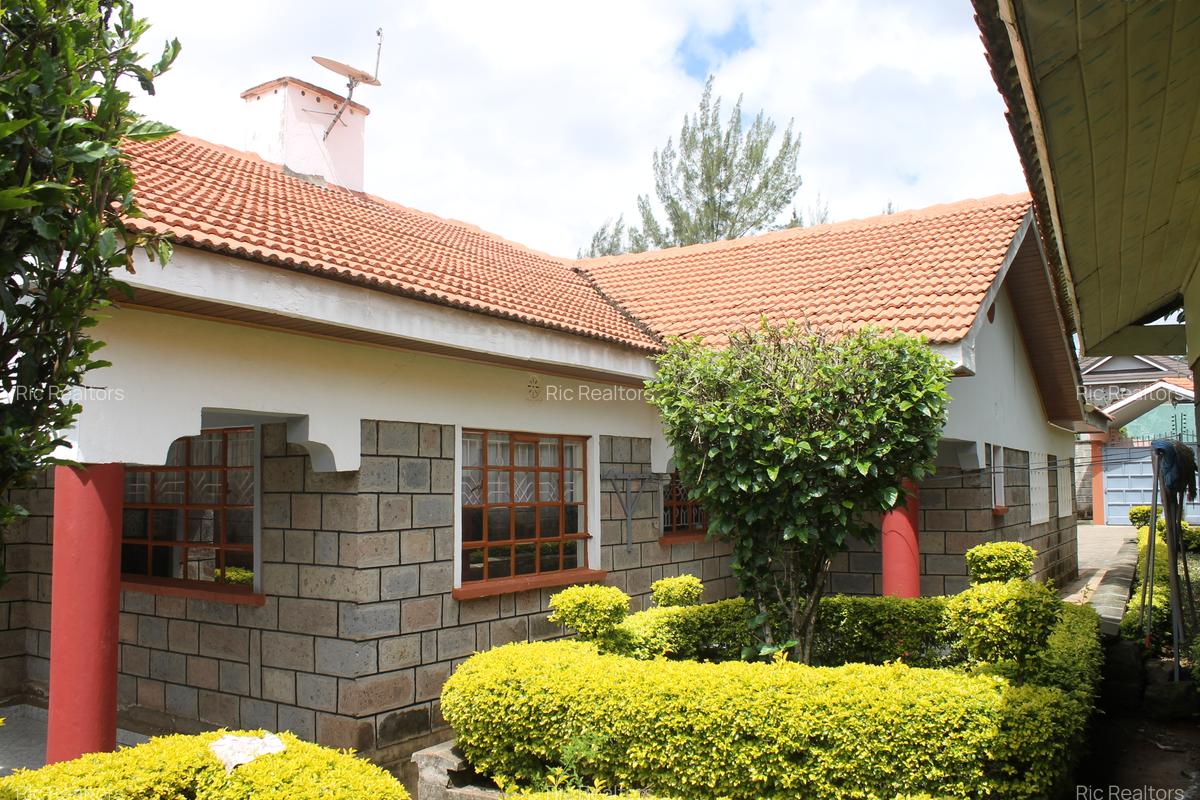 4 Bed House with En Suite at Olepolos - 6