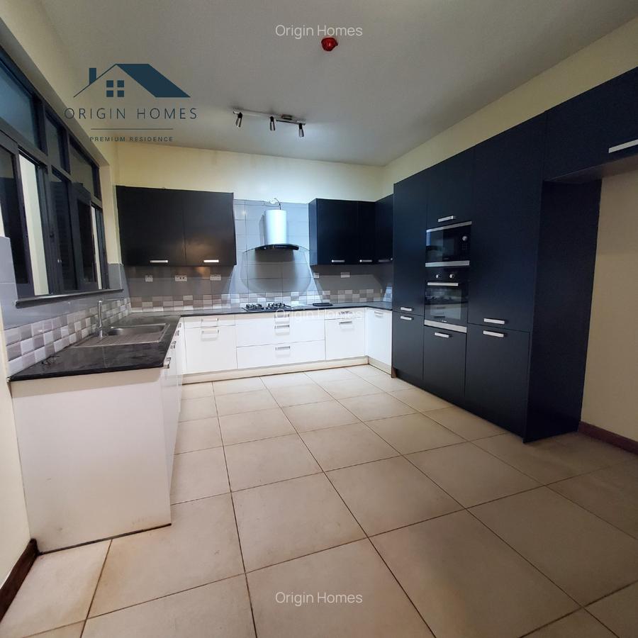 3 Bed Apartment with En Suite at Parklands - 4