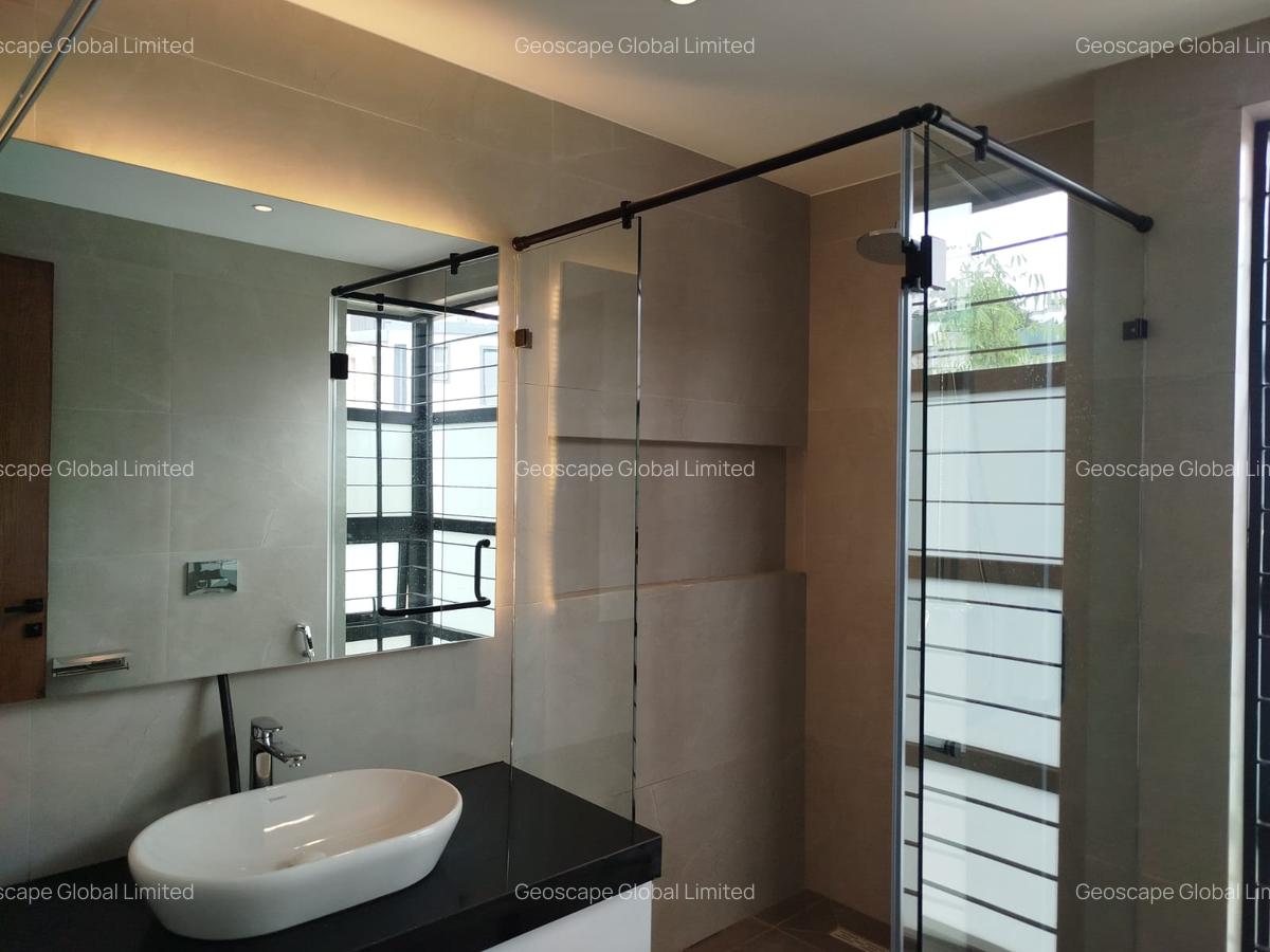 4 Bed House with En Suite in Loresho - 4