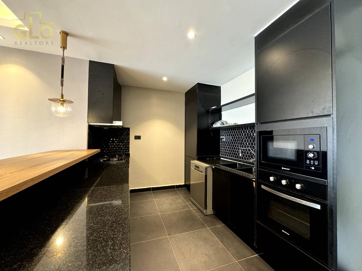 3 Bed Apartment with En Suite in Brookside - 7