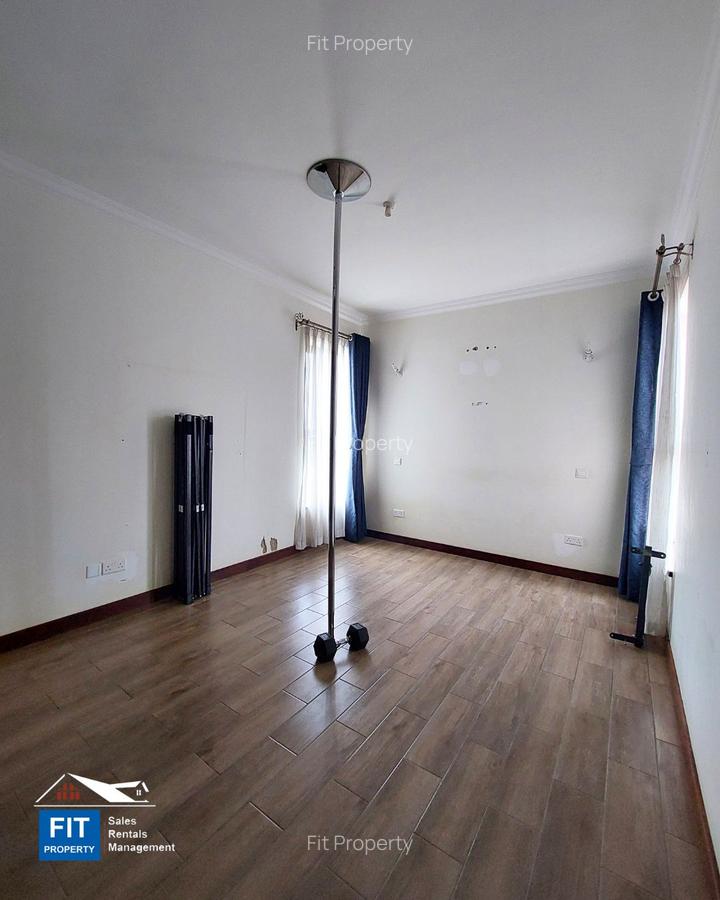 3 Bed Apartment with En Suite at City Park - 8