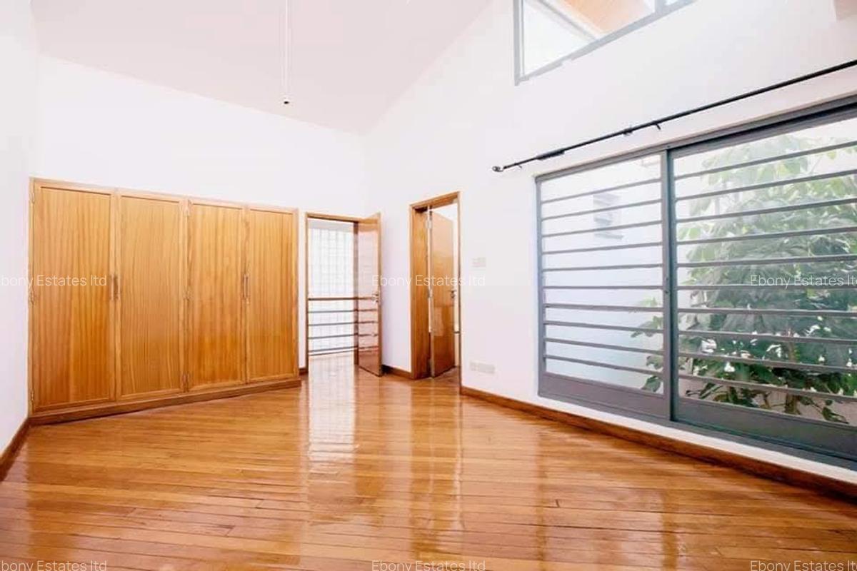 4 Bed Townhouse with En Suite in Lavington - 10