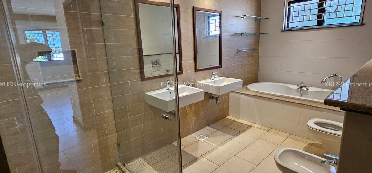 3 Bed Apartment with En Suite at Ar187 - 2