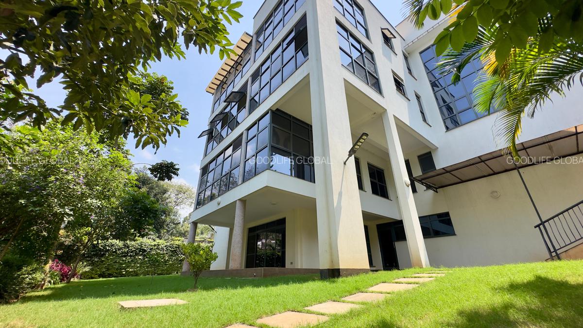 7 Bed House with En Suite at Nyari - 1