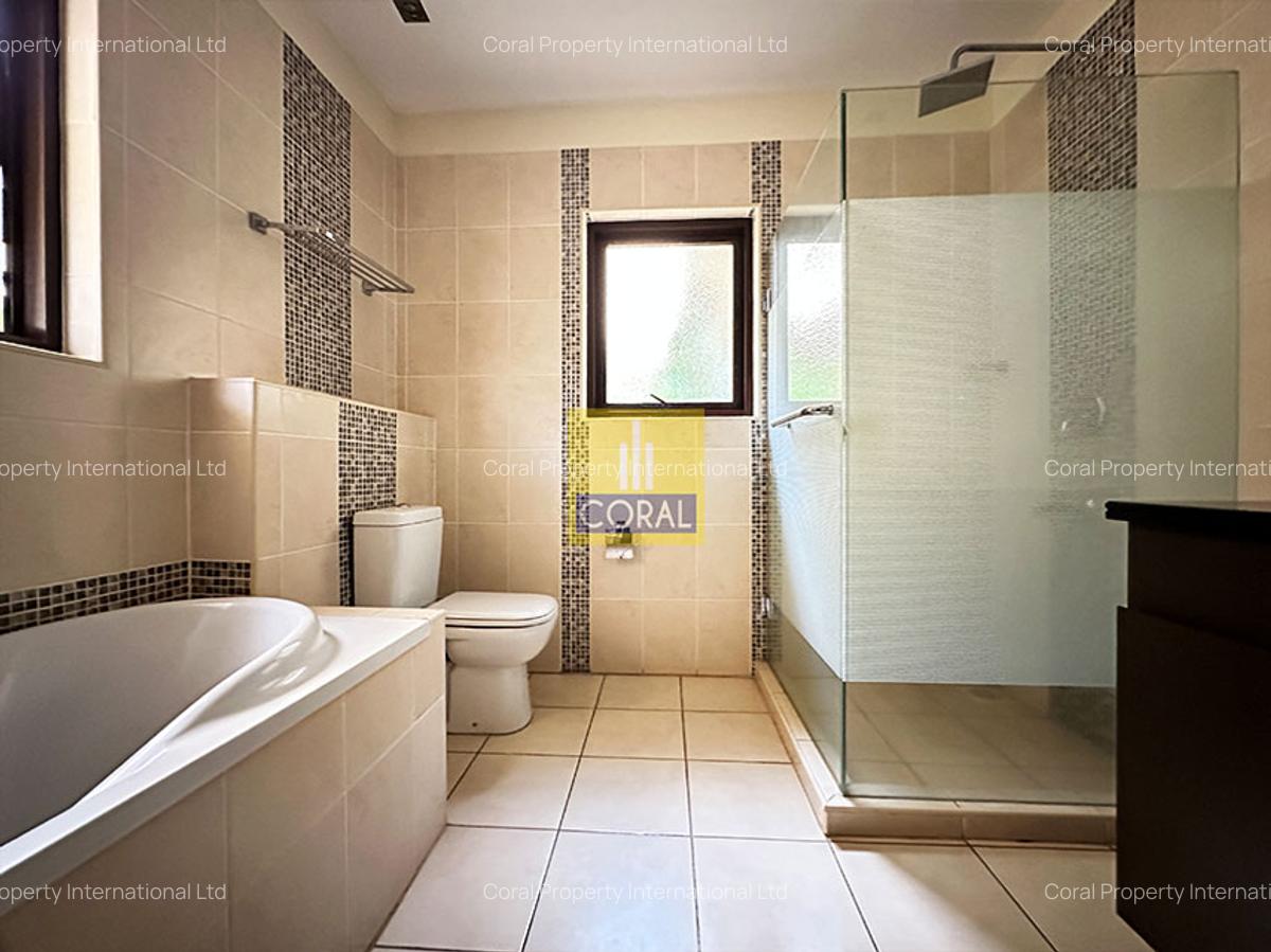 4 Bed Apartment with En Suite in Riverside - 10