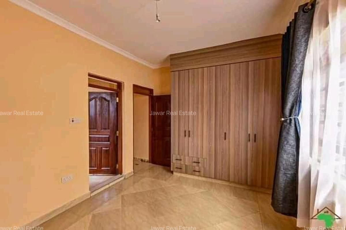 3 Bed House with En Suite in Kenyatta Road - 3