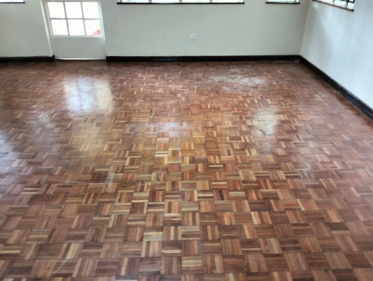 5 Bed Townhouse with En Suite in Lavington - 12