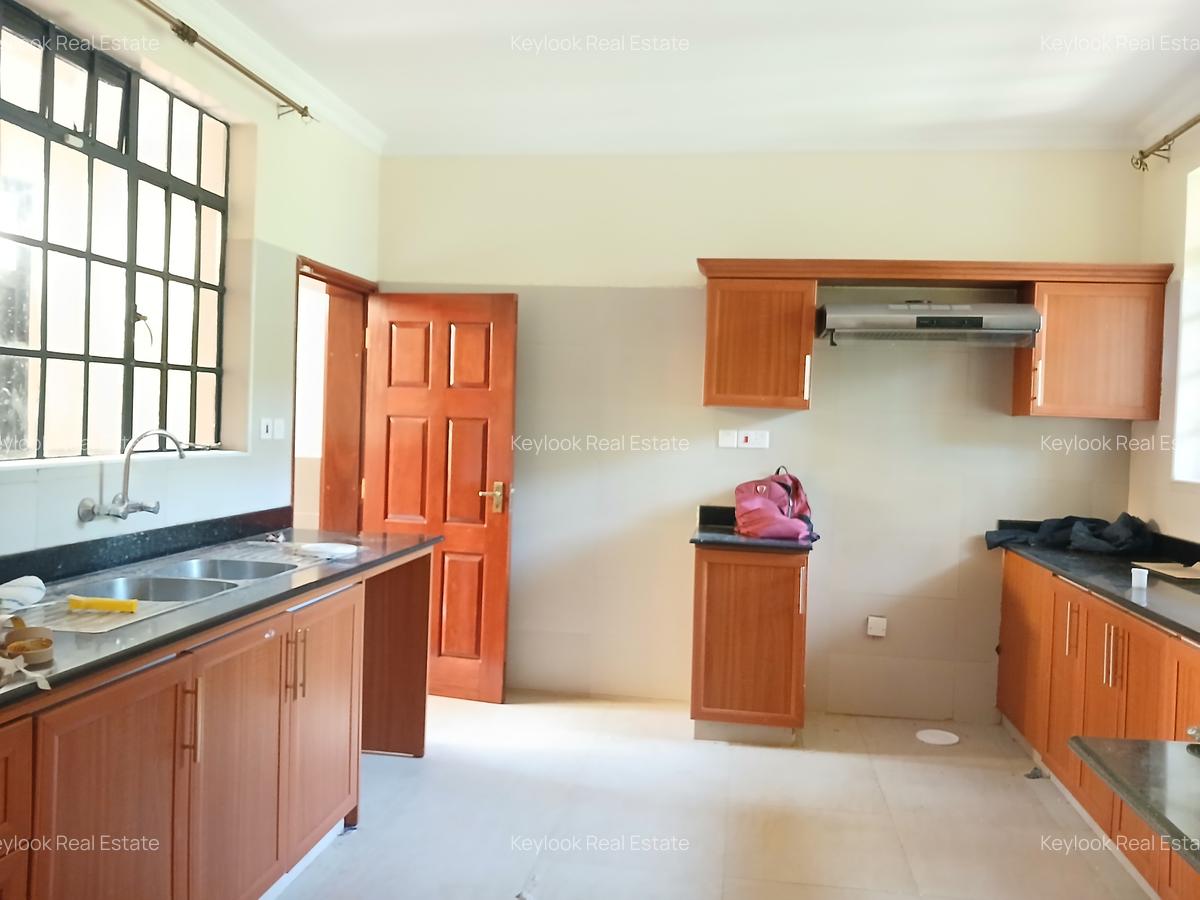 4 Bed Townhouse with En Suite at Lavington - 13