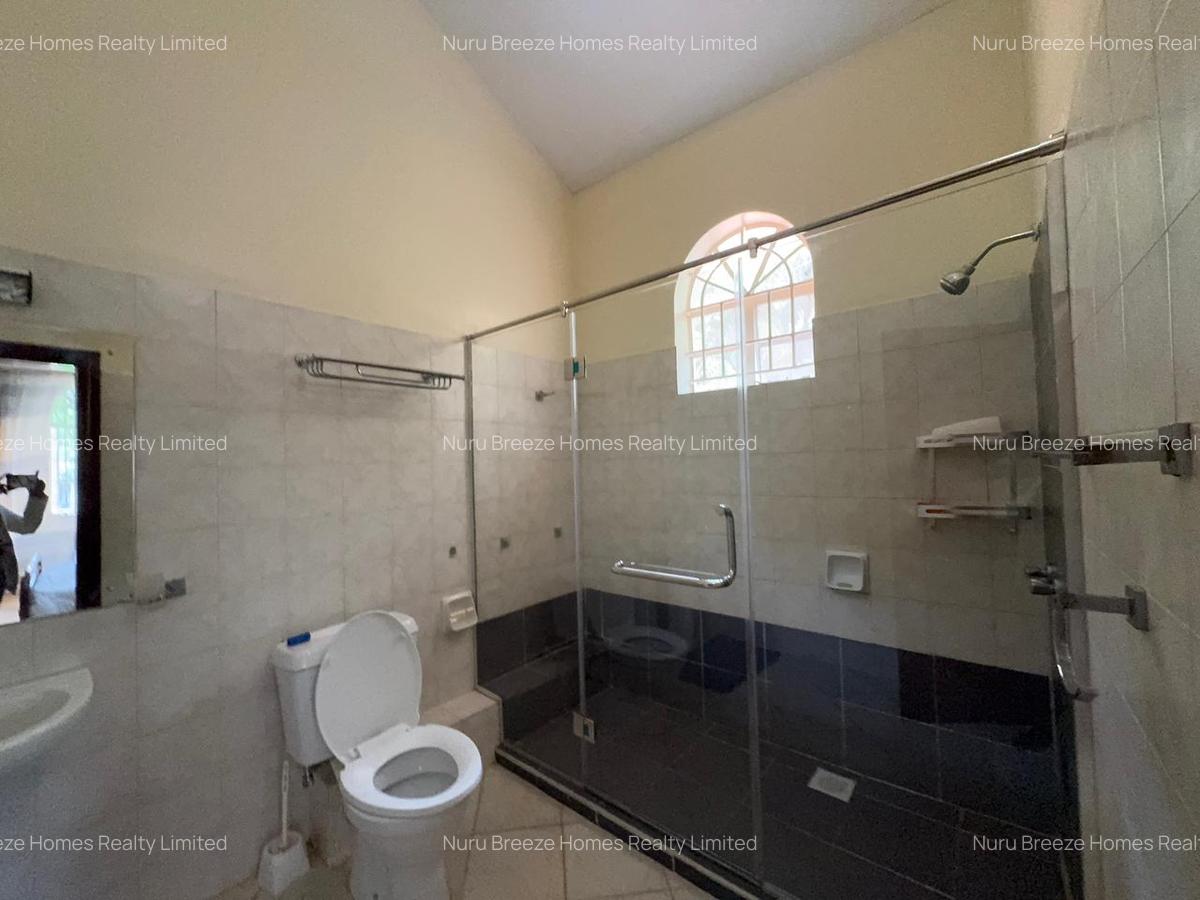 5 Bed House with En Suite in Runda - 10