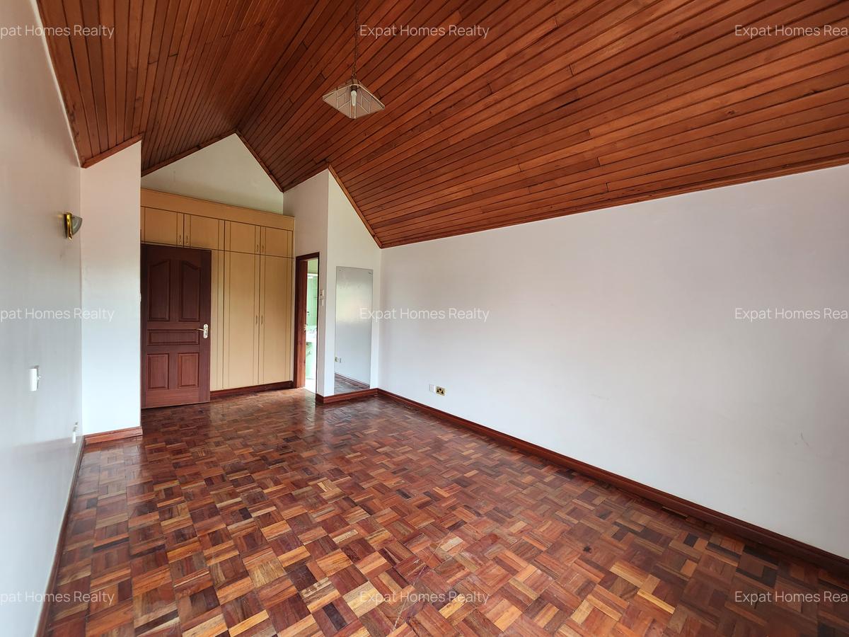 5 Bed House with En Suite in Lavington - 6