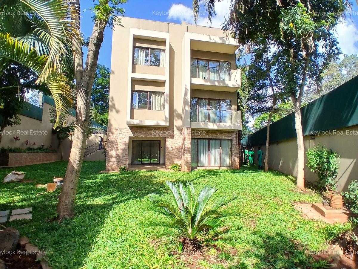5 Bed Townhouse with En Suite at Lavington Green - 12