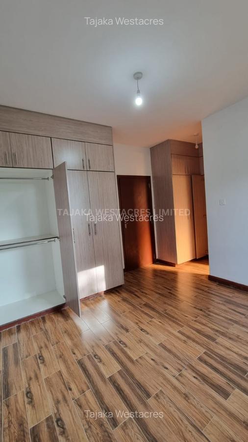 3 Bed Apartment with En Suite at Hatheru Road - 4
