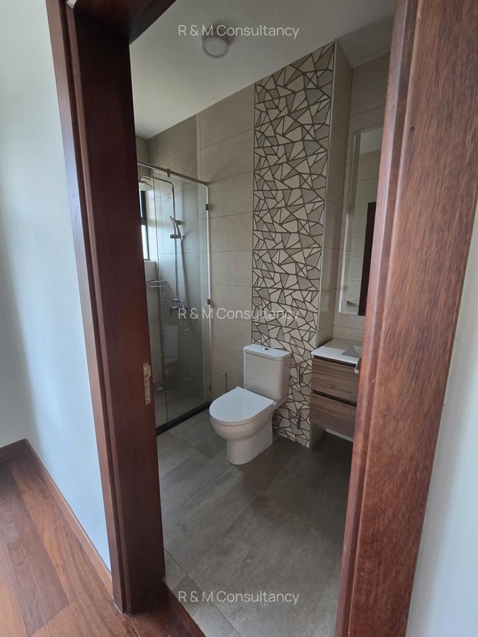 4 Bed House with En Suite at Two Rivers Mall - 10