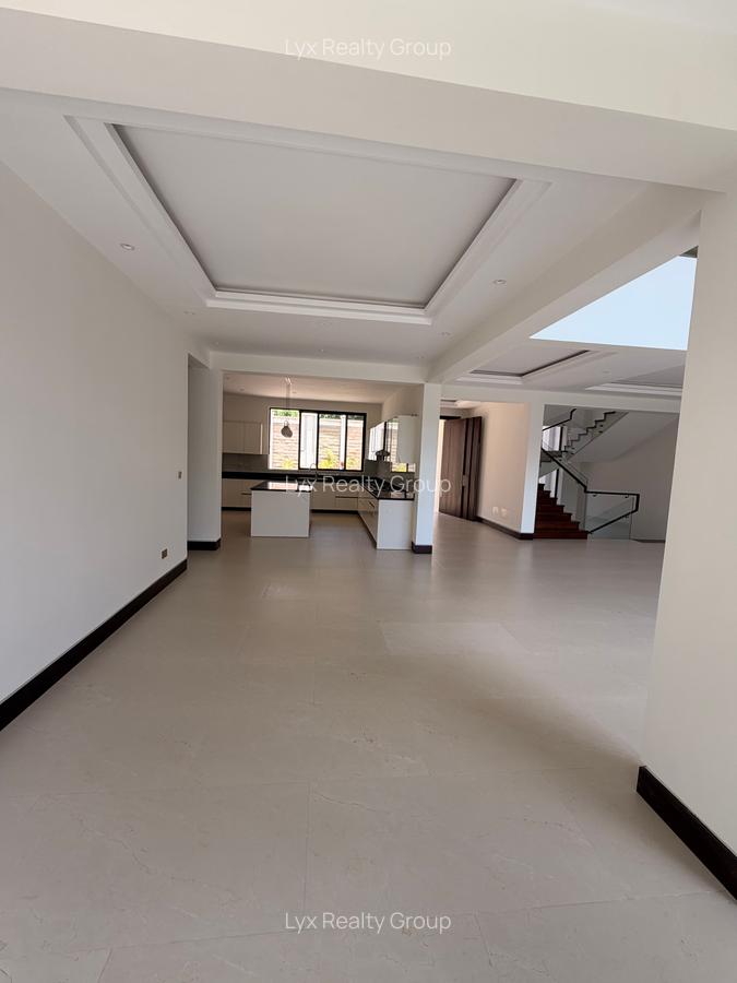 6 Bed Villa with En Suite in Kitisuru - 4