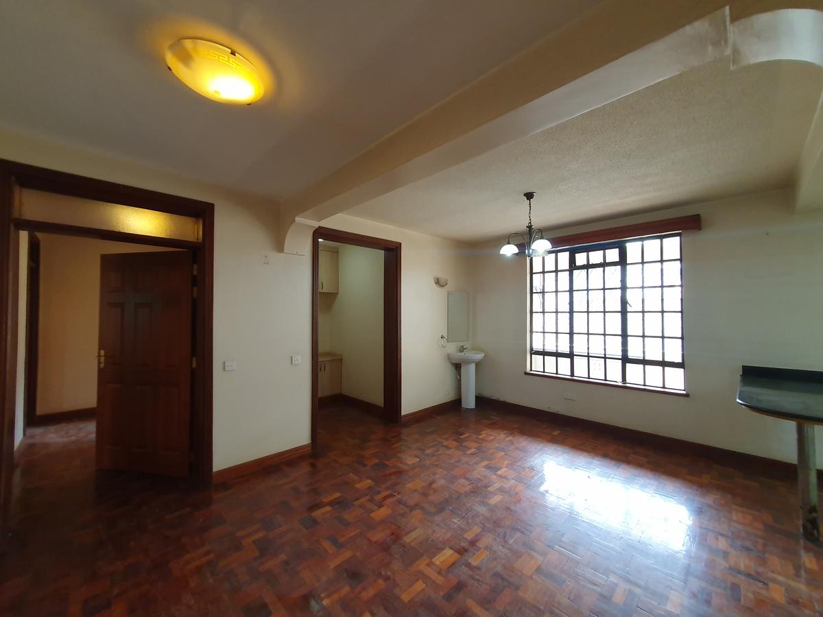 3 Bed Apartment with En Suite in Parklands - 12