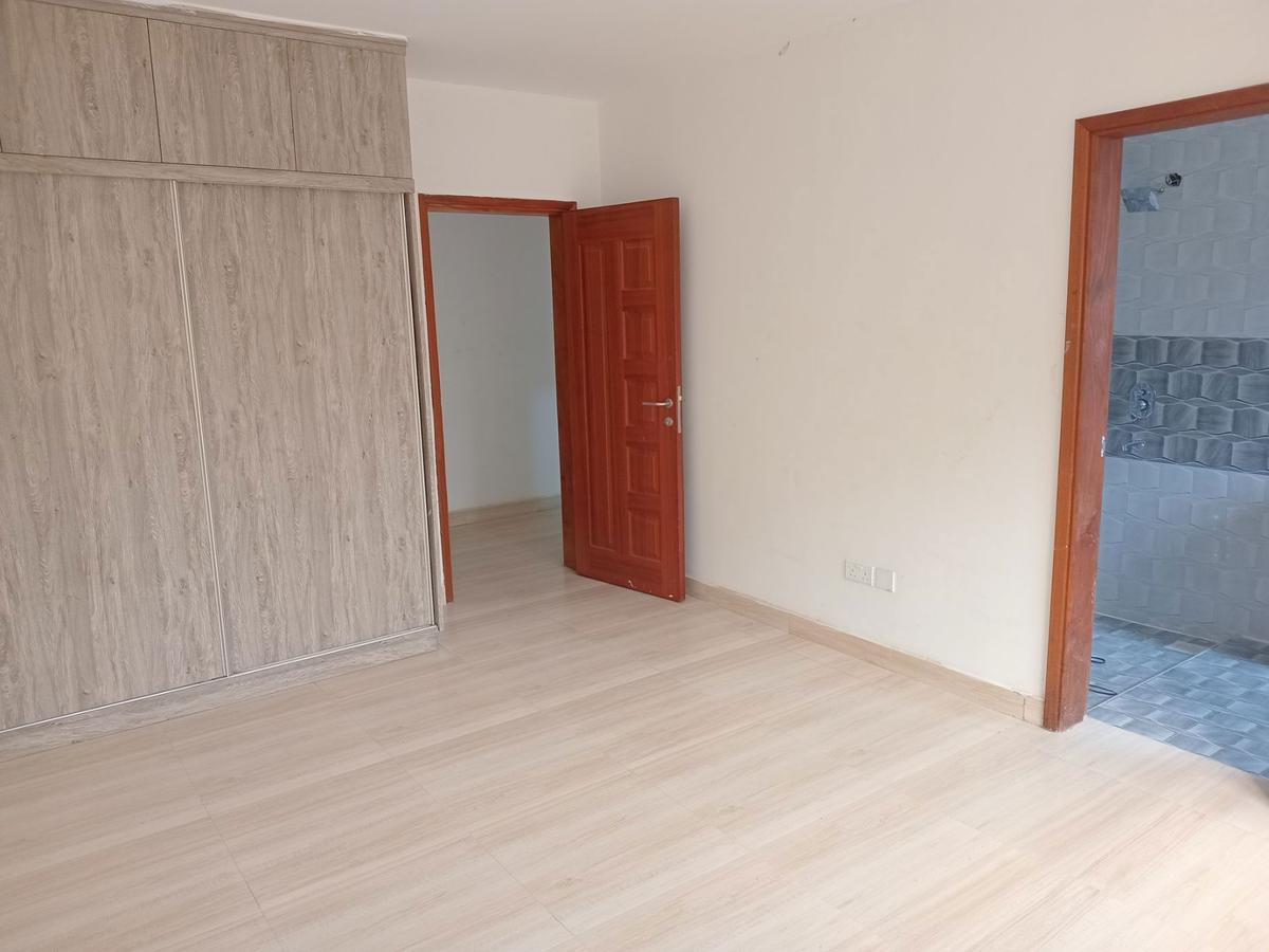 4 Bed Apartment with En Suite in Parklands - 7