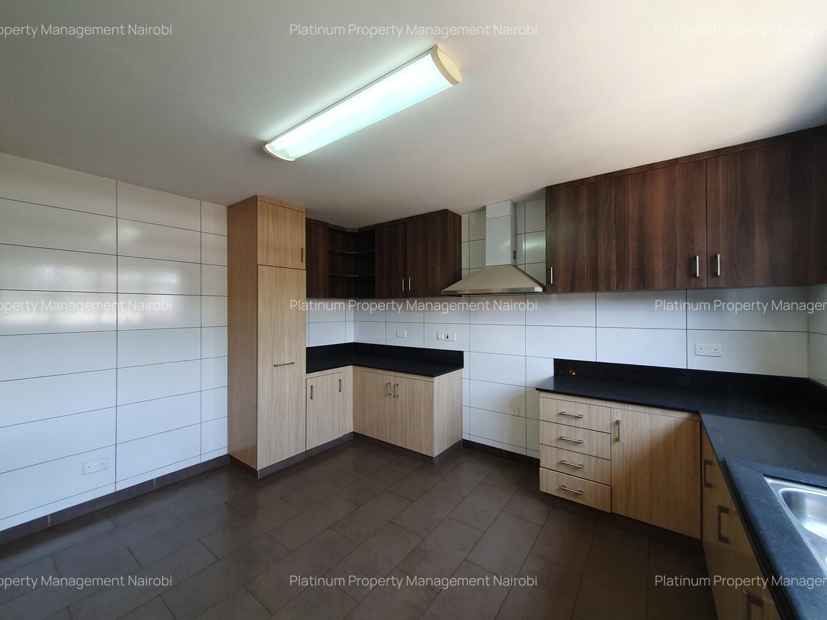 4 Bed Apartment with En Suite in Parklands - 5