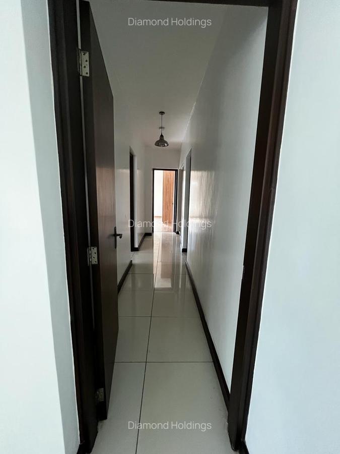 3 Bed Apartment with En Suite at Parklands - 10