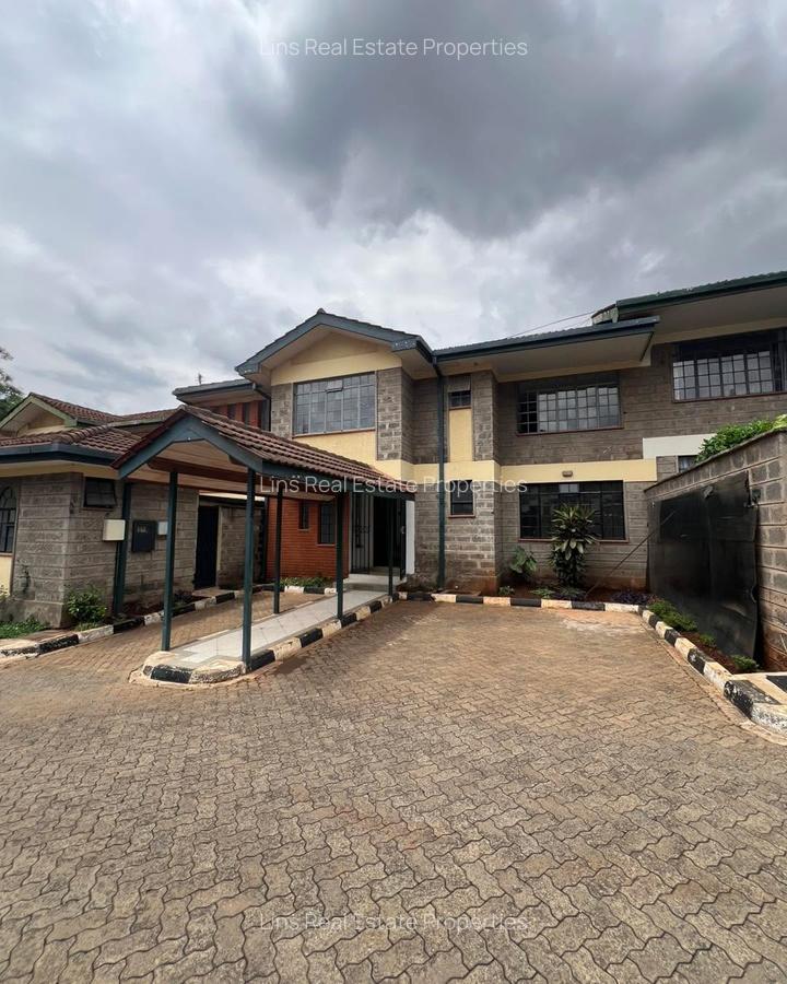 4 Bed Townhouse with En Suite in Lavington - 1