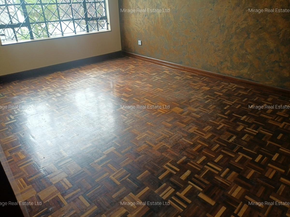 5 Bed Townhouse with En Suite in Kilimani - 6