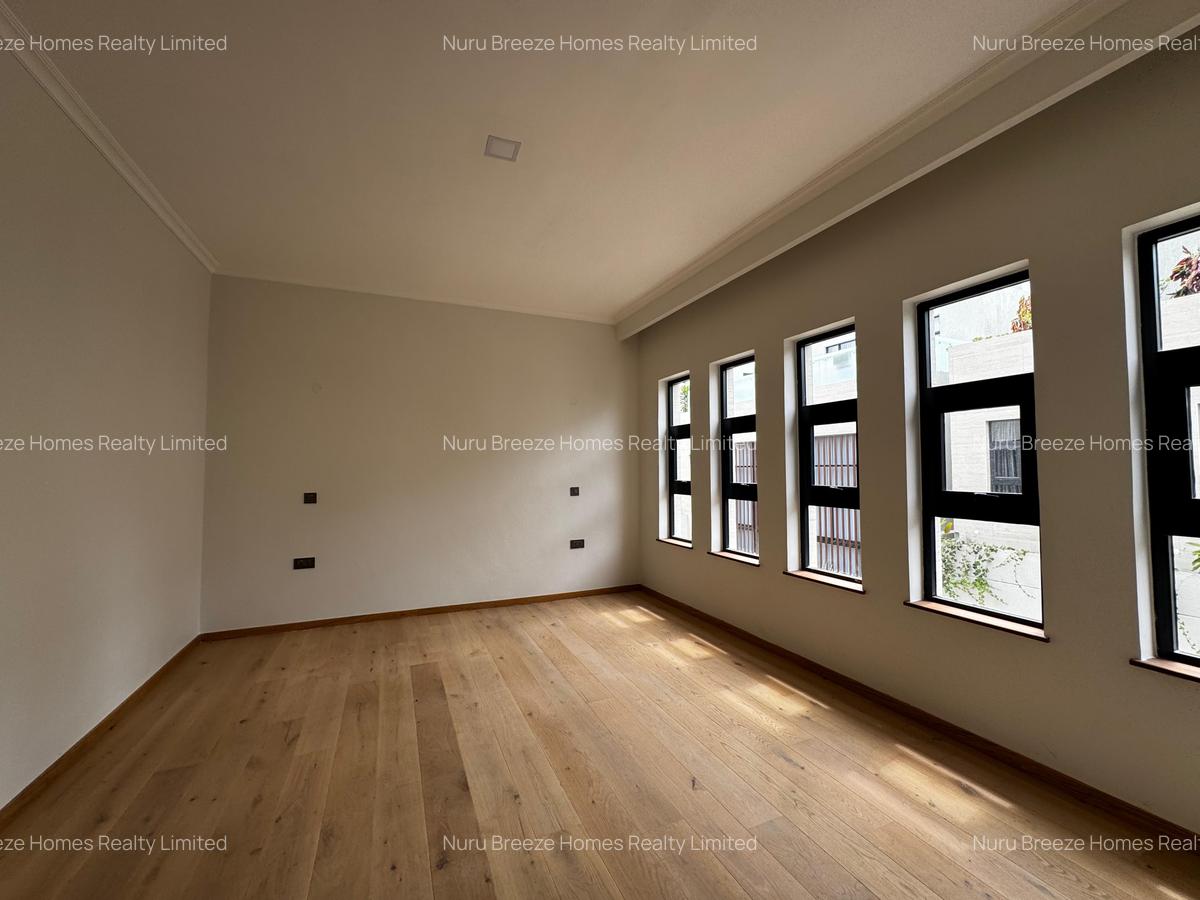 5 Bed Townhouse with En Suite in Lavington - 10