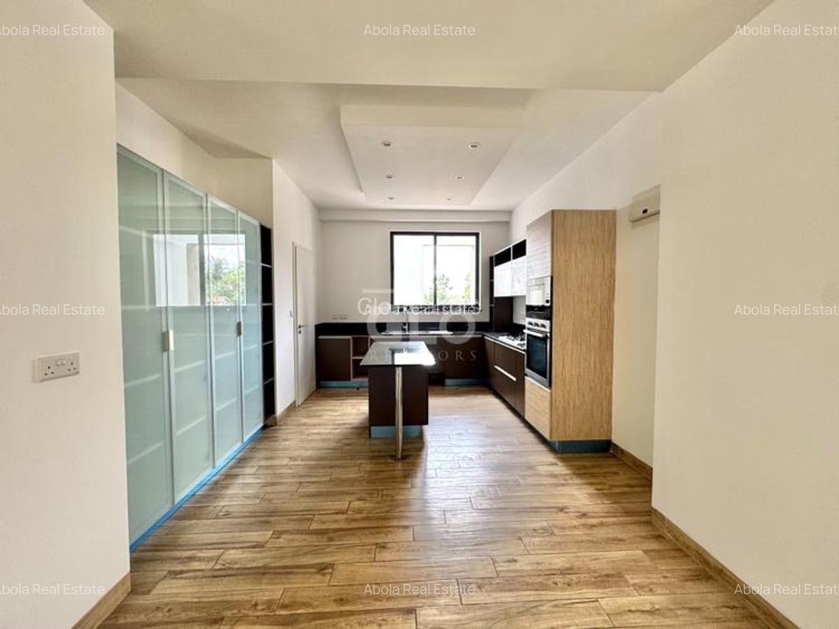 4 Bed Apartment with En Suite in Riverside - 6