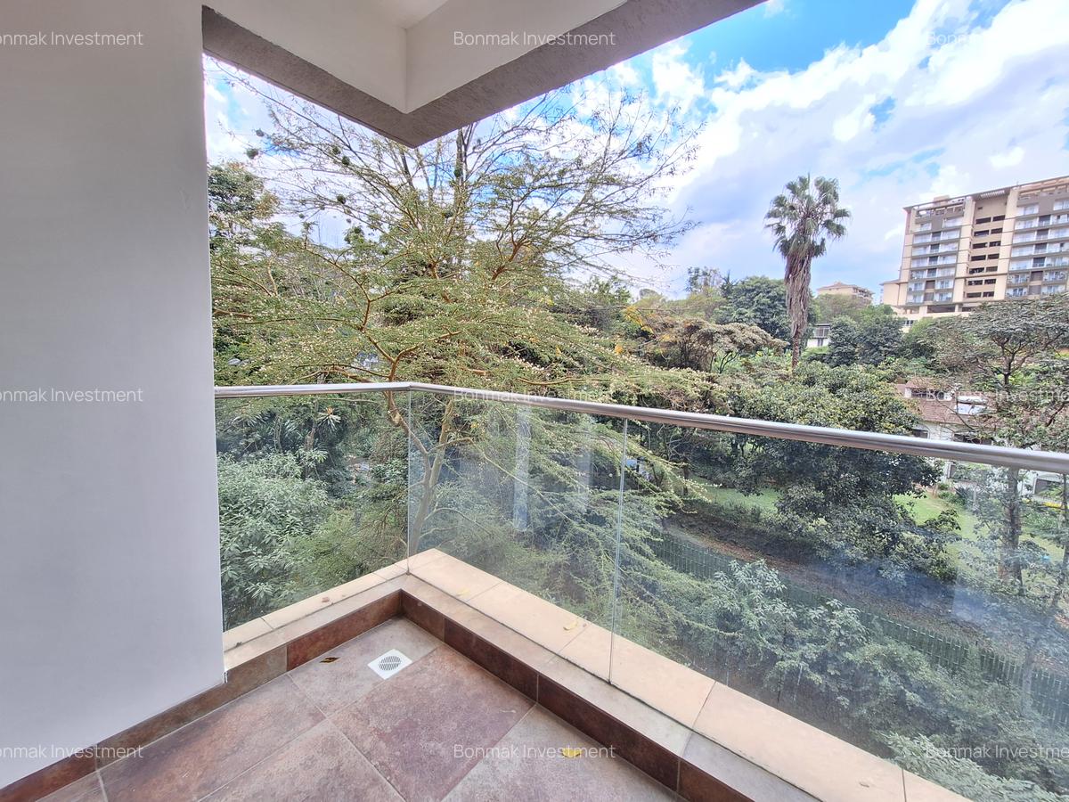 4 Bed Apartment with En Suite at Riverside Drive - 14