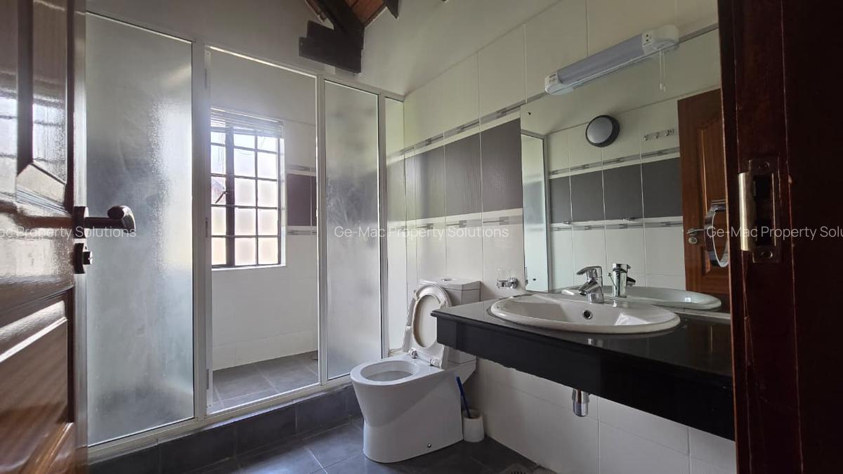 5 Bed House with En Suite in Lavington - 9