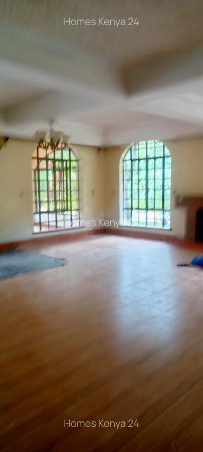 4 Bed House in Ridgeways - 9