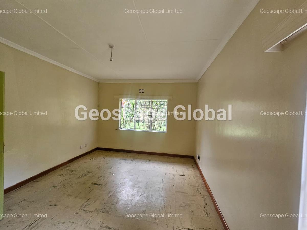 4 Bed House with En Suite in Runda - 2