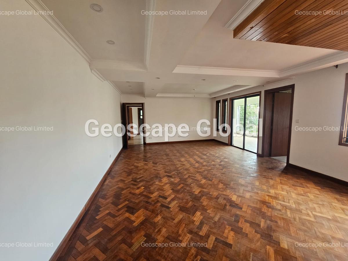 5 Bed House with En Suite in Lavington - 3