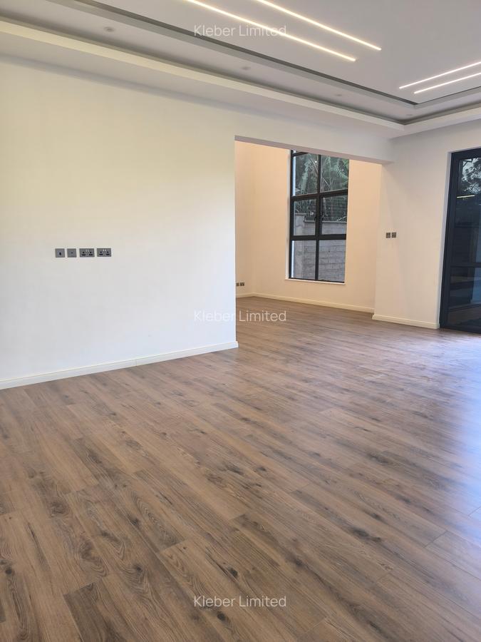 5 Bed Villa with En Suite at Lavington - 5