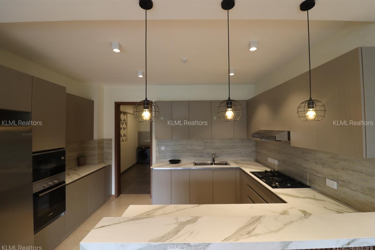 3 Bed Apartment with En Suite in Riverside - 1