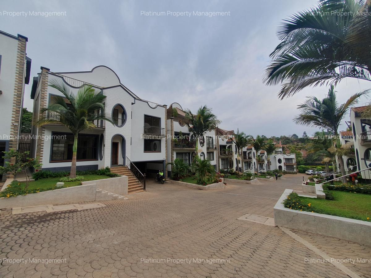 5 Bed House with En Suite at Grevillea Grove - 1