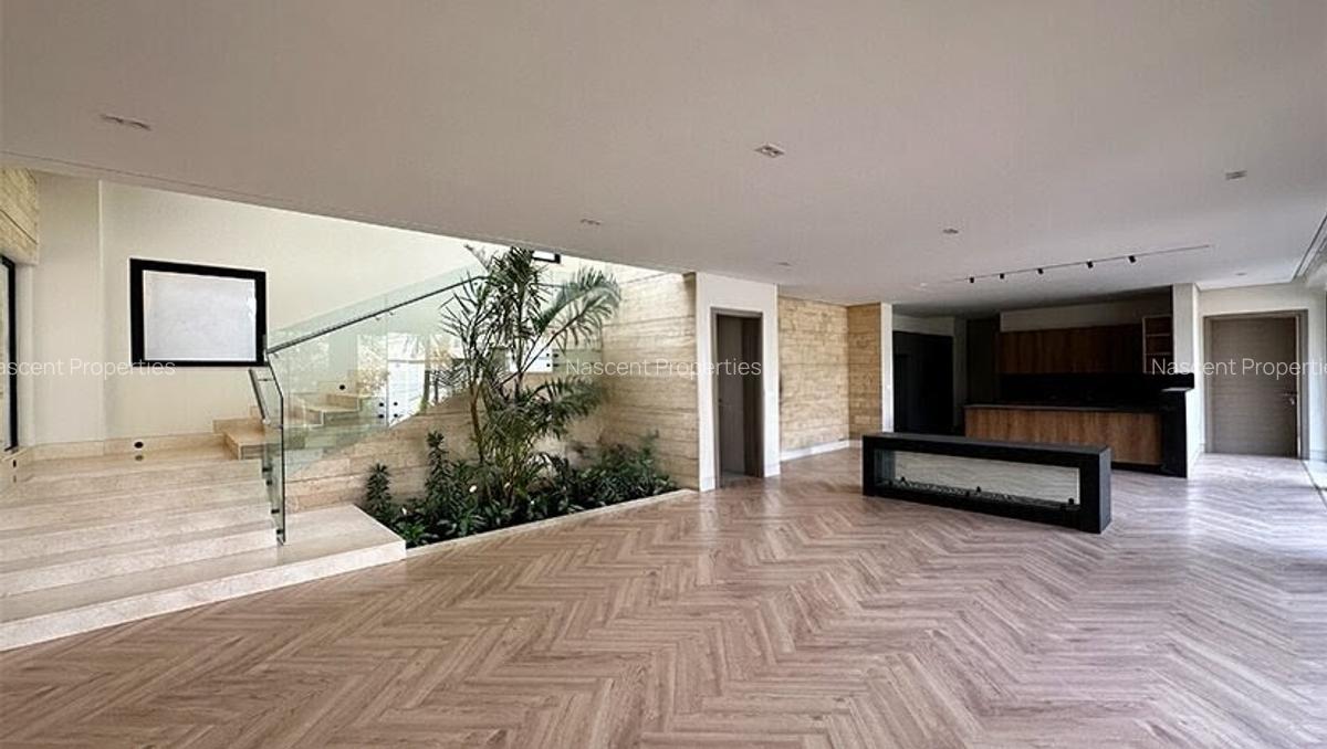 5 Bed House with En Suite in Kyuna - 4