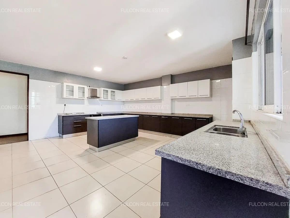 4 Bed Apartment with En Suite in General Mathenge - 1