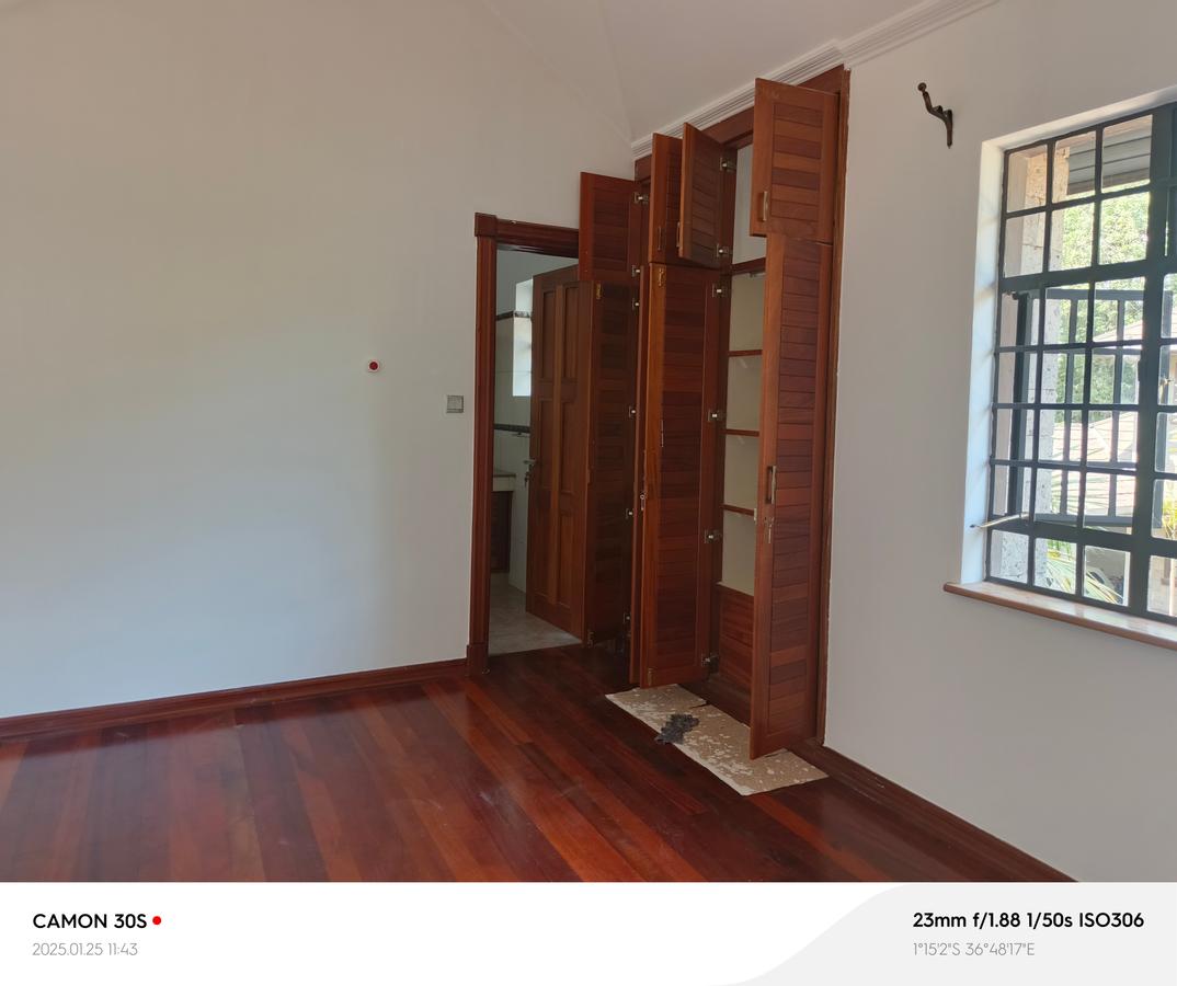 5 Bed Townhouse with En Suite in Spring Valley - 13