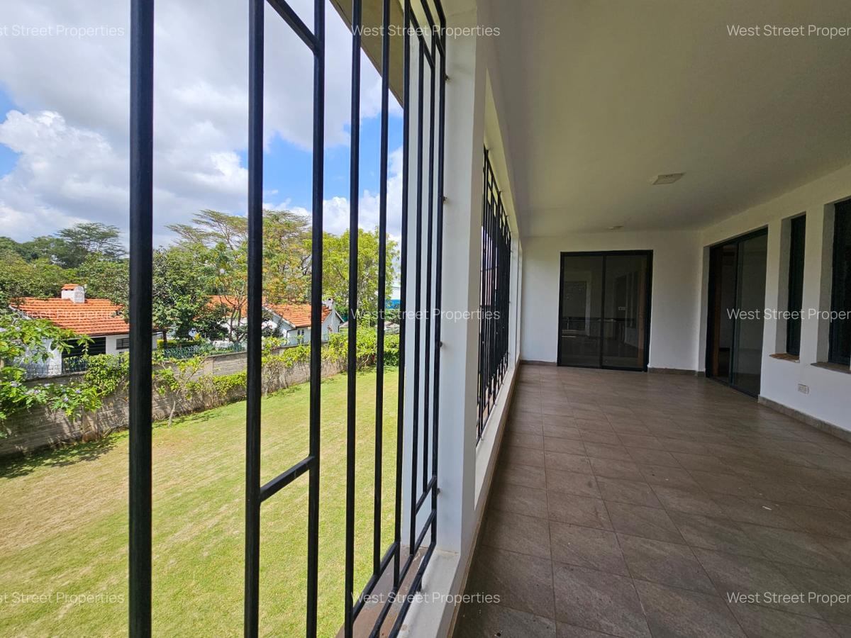 7 Bed Villa with En Suite at Lavington - 3