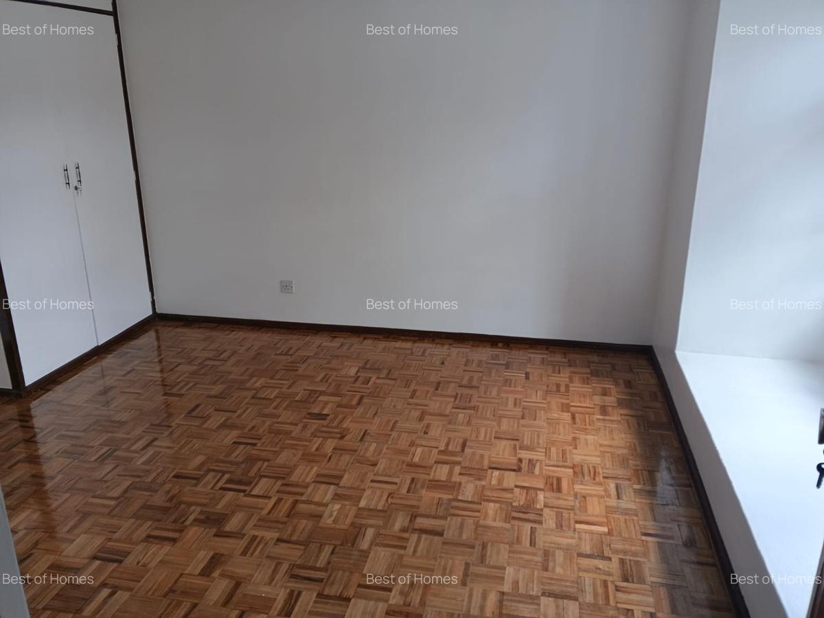 4 Bed House with En Suite in Riverside - 2