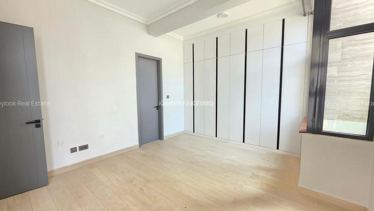 5 Bed Townhouse with En Suite at Lavington Green - 7