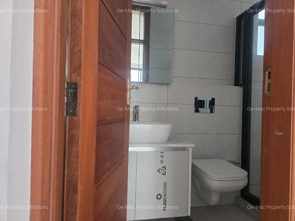 5 Bed Townhouse with En Suite in Lavington - 11