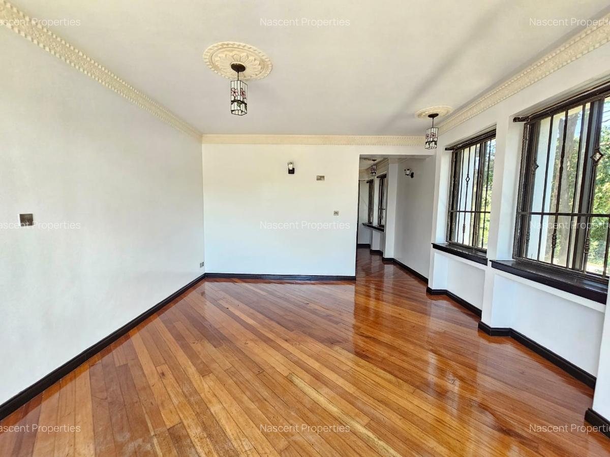 5 Bed House with En Suite in Runda - 16