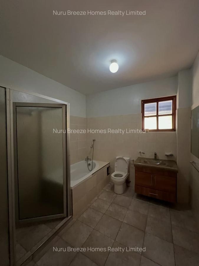 4 Bed House with En Suite in Runda - 9