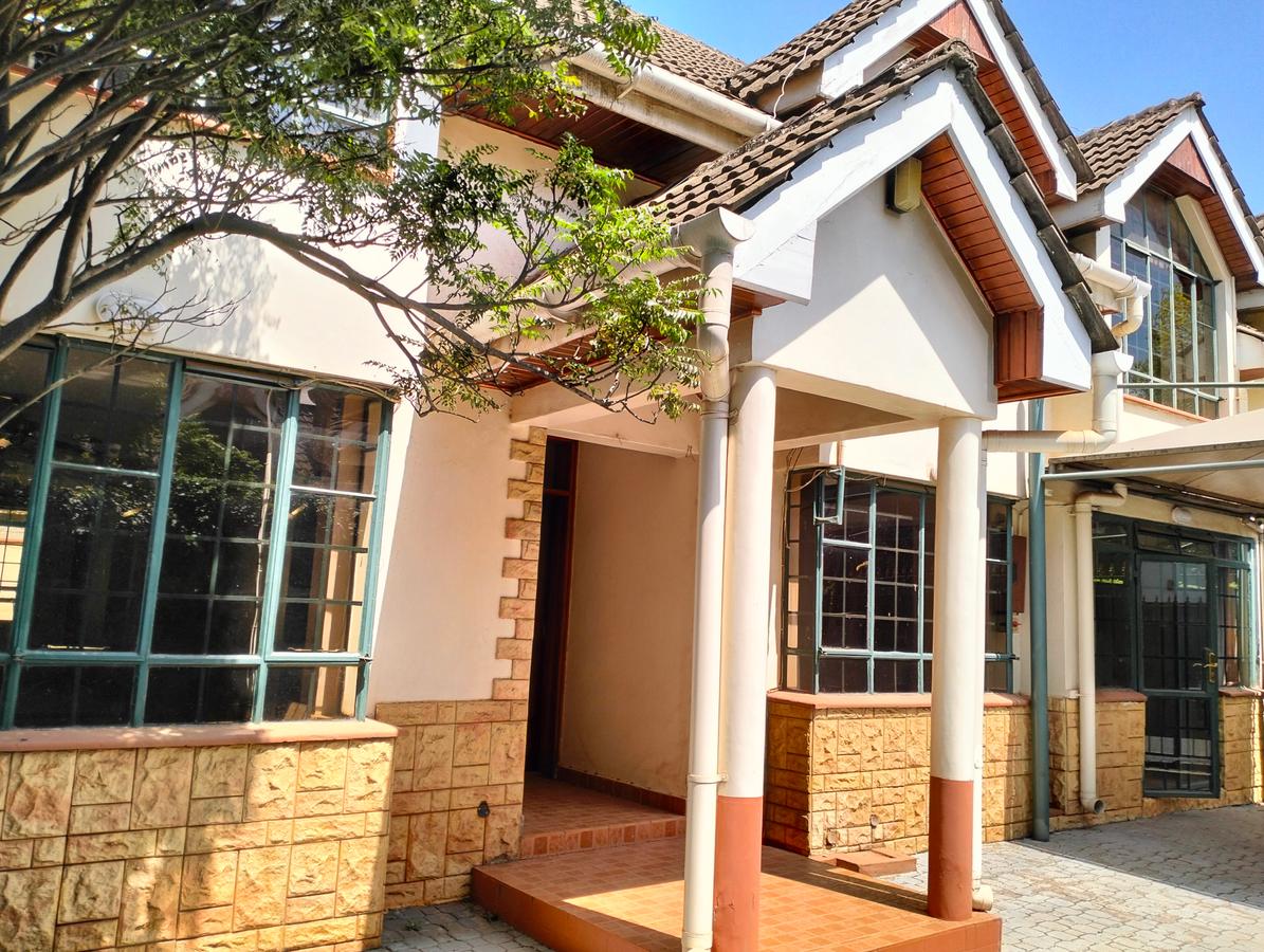 5 bed townhouse with en suite in lavington