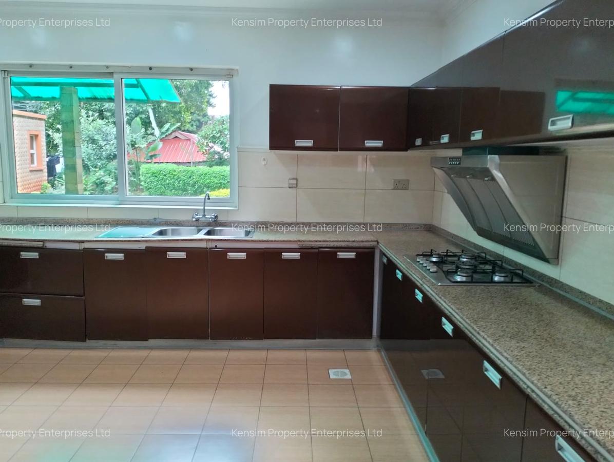 4 Bed Townhouse with En Suite in Riverside - 11