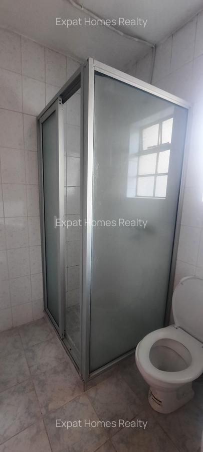 4 Bed House with En Suite in Lavington - 8