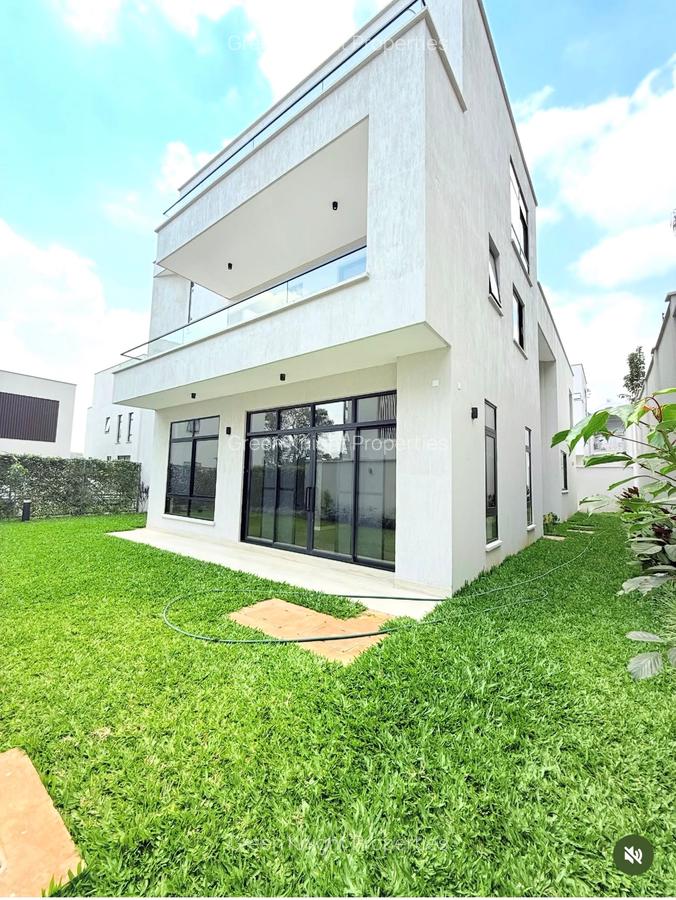 5 Bed House with En Suite in Lavington - 14